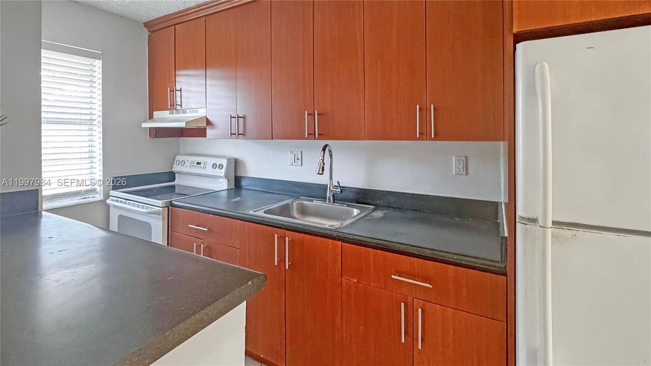 На продажу: $140,000 (1 спален, 1 ванн, 412 Квадратных фут)