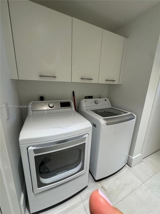 Activo con contrato: $10,000 (2 camas, 3 baños, 1487 Pies cuadrados)