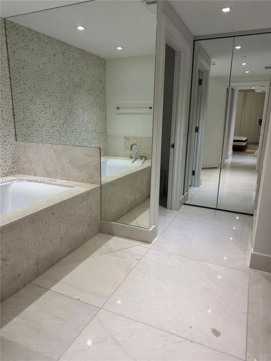 Activo con contrato: $10,000 (2 camas, 3 baños, 1487 Pies cuadrados)