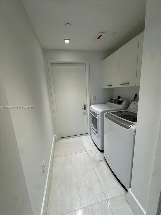 Activo con contrato: $10,000 (2 camas, 3 baños, 1487 Pies cuadrados)