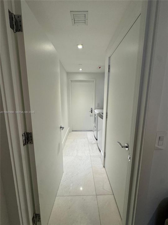Activo con contrato: $10,000 (2 camas, 3 baños, 1487 Pies cuadrados)