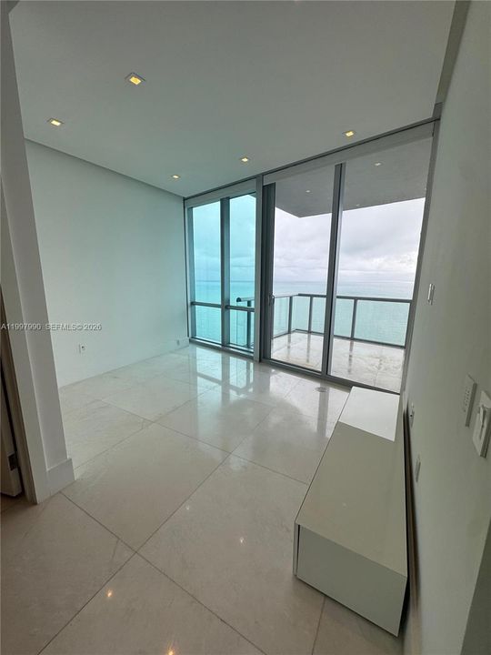 Activo con contrato: $10,000 (2 camas, 3 baños, 1487 Pies cuadrados)