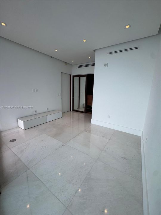 Activo con contrato: $10,000 (2 camas, 3 baños, 1487 Pies cuadrados)
