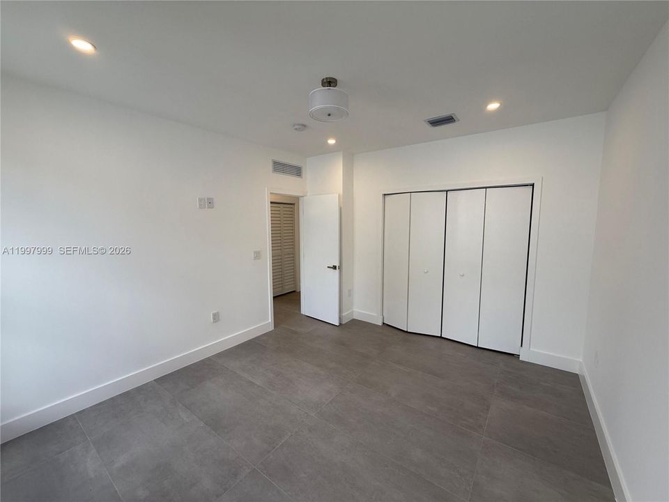 Activo con contrato: $865,000 (3 camas, 2 baños, 1870 Pies cuadrados)