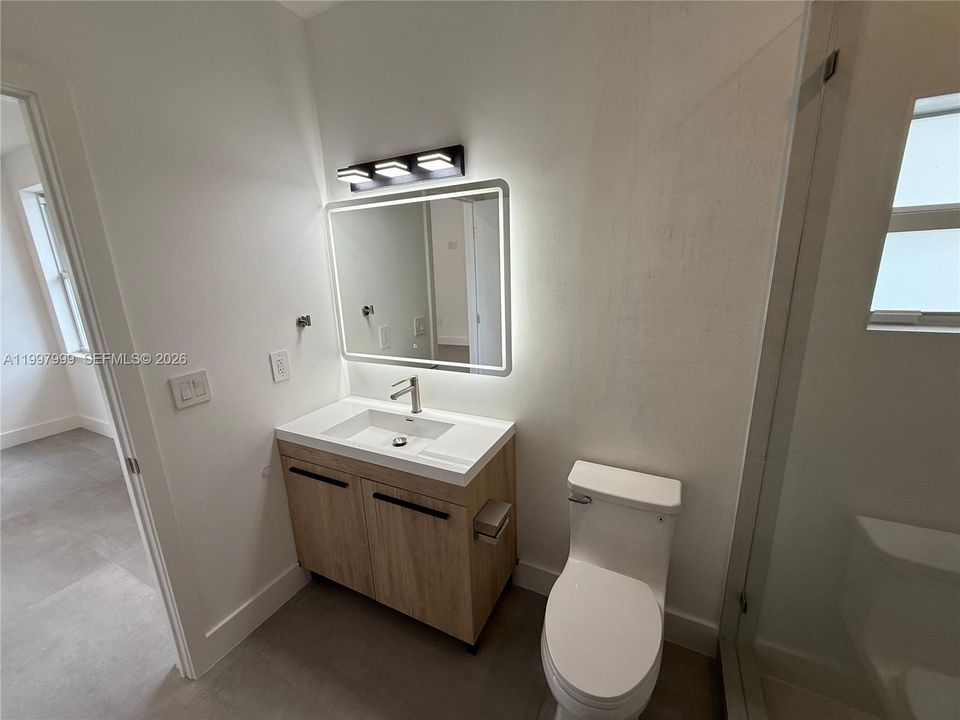 Activo con contrato: $865,000 (3 camas, 2 baños, 1870 Pies cuadrados)