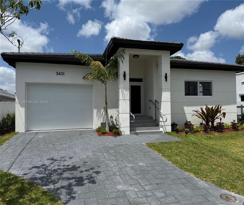 Activo con contrato: $865,000 (3 camas, 2 baños, 1870 Pies cuadrados)