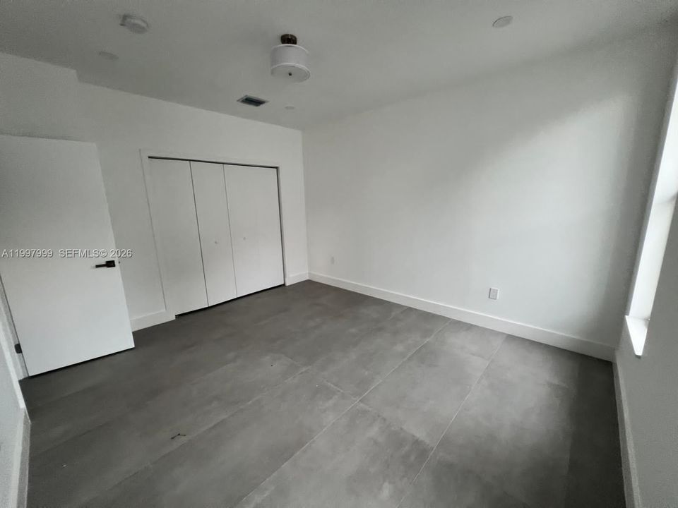Activo con contrato: $865,000 (3 camas, 2 baños, 1870 Pies cuadrados)
