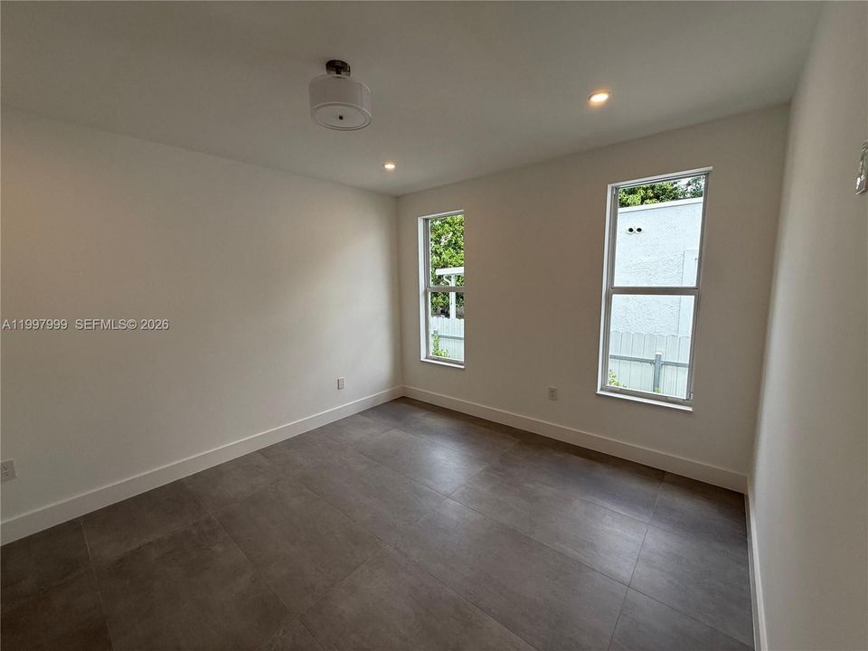 Activo con contrato: $865,000 (3 camas, 2 baños, 1870 Pies cuadrados)