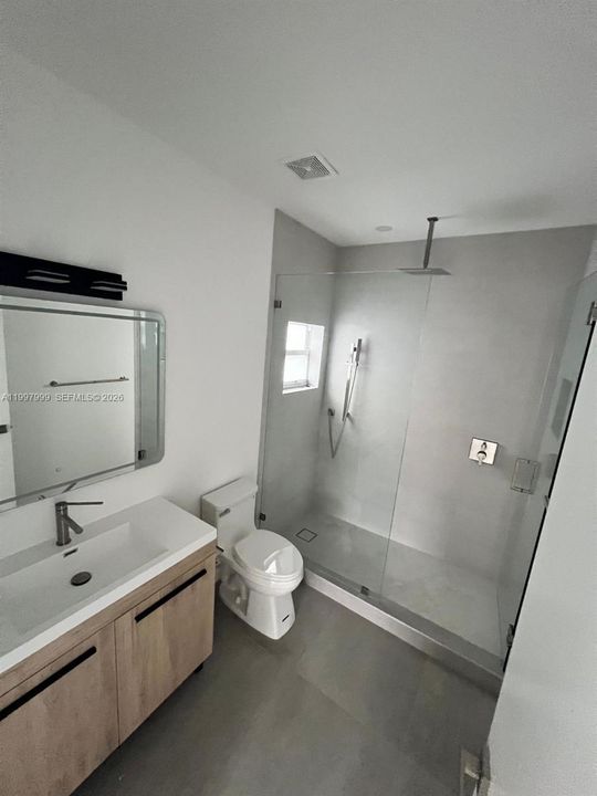 Activo con contrato: $865,000 (3 camas, 2 baños, 1870 Pies cuadrados)