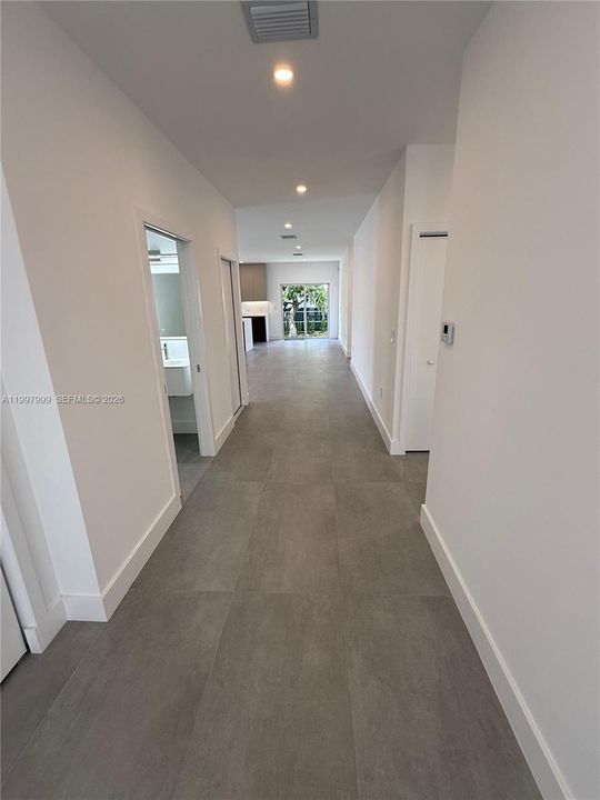 Activo con contrato: $865,000 (3 camas, 2 baños, 1870 Pies cuadrados)