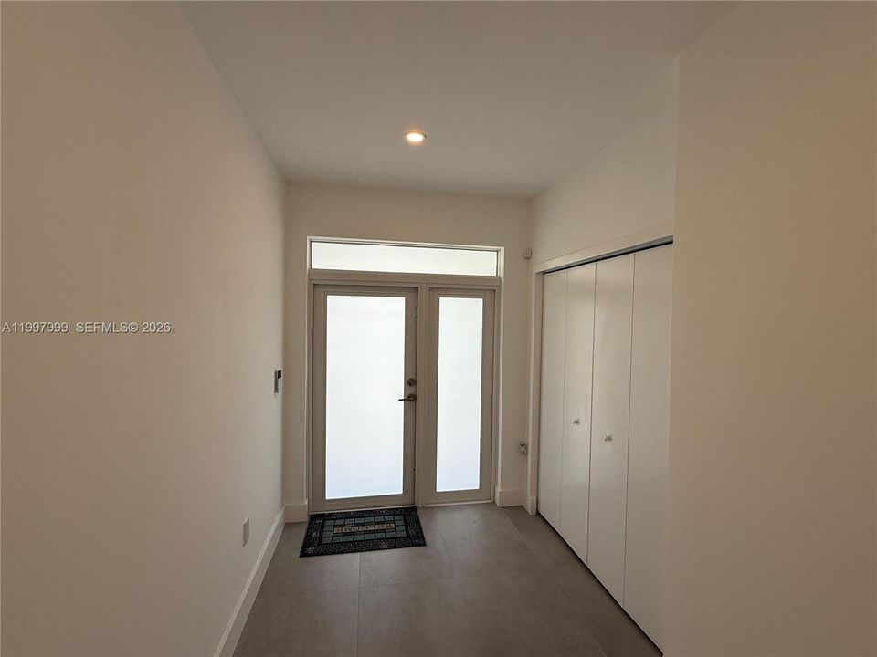 Activo con contrato: $865,000 (3 camas, 2 baños, 1870 Pies cuadrados)