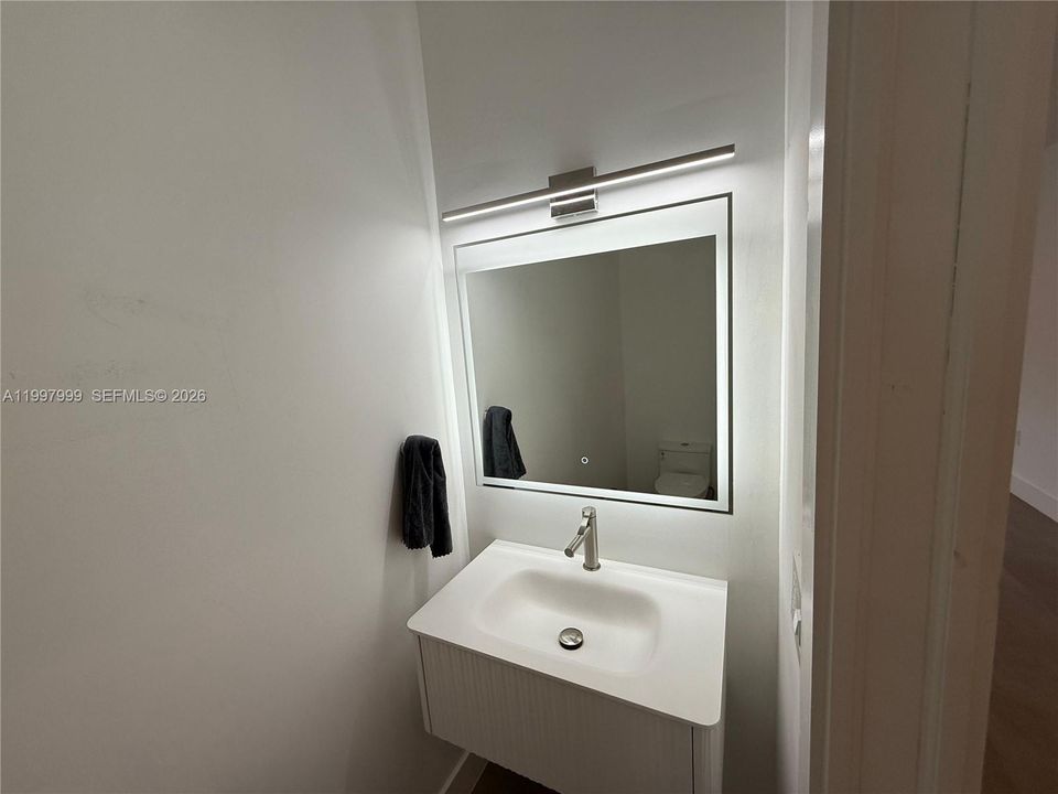 Activo con contrato: $865,000 (3 camas, 2 baños, 1870 Pies cuadrados)