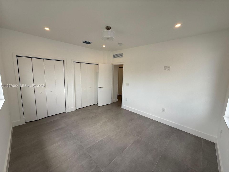Activo con contrato: $865,000 (3 camas, 2 baños, 1870 Pies cuadrados)