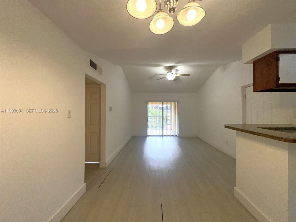 For Rent: $1,700 (1 beds, 1 baths, 808 Square Feet)
