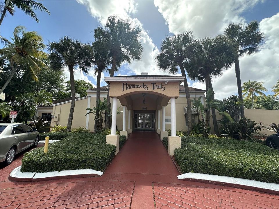 For Rent: $1,700 (1 beds, 1 baths, 808 Square Feet)