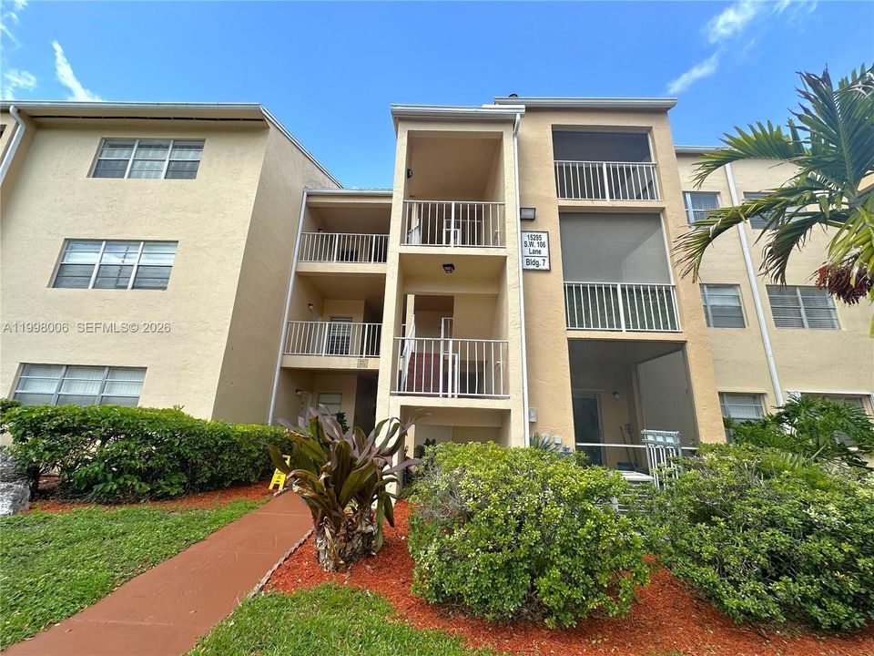 For Rent: $1,700 (1 beds, 1 baths, 808 Square Feet)