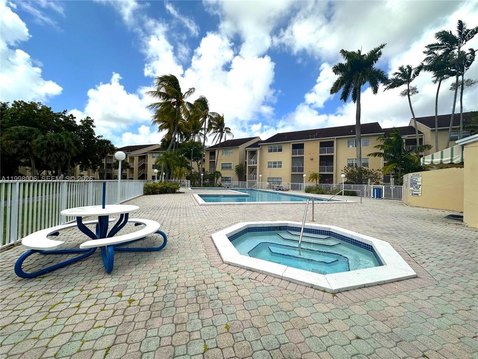 For Rent: $1,700 (1 beds, 1 baths, 808 Square Feet)