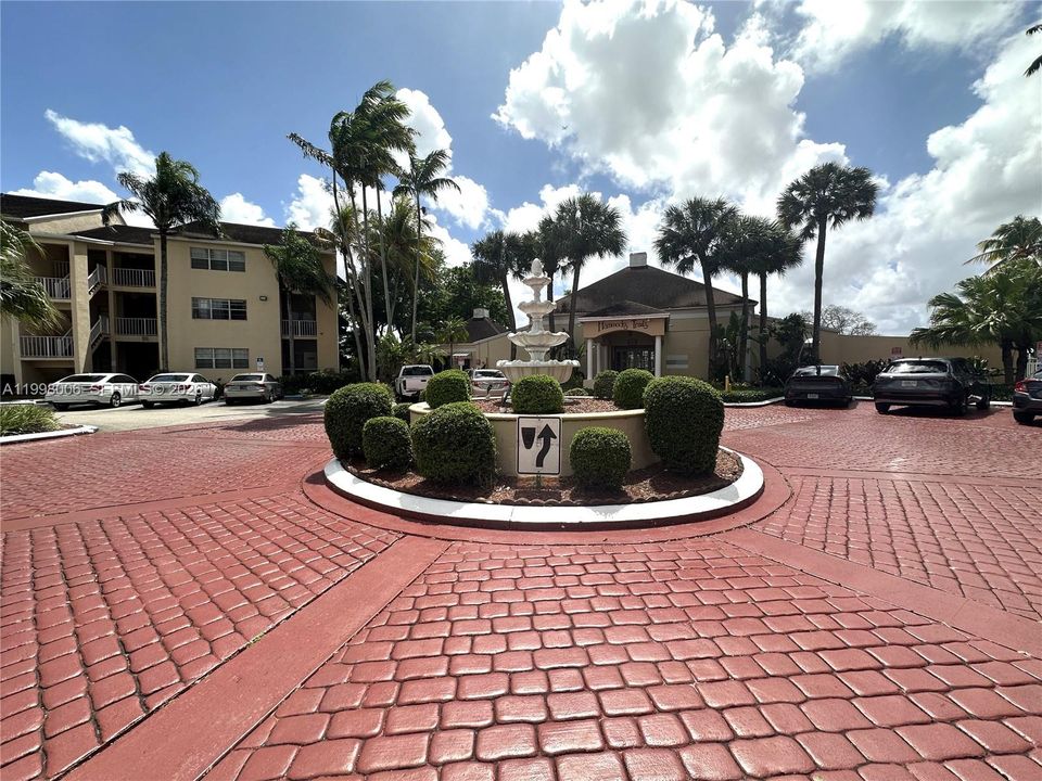 For Rent: $1,700 (1 beds, 1 baths, 808 Square Feet)