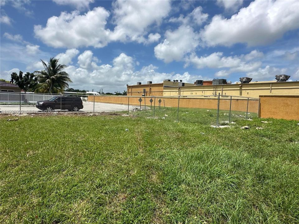 En Venta: $1,250,000 (1.02 acres)