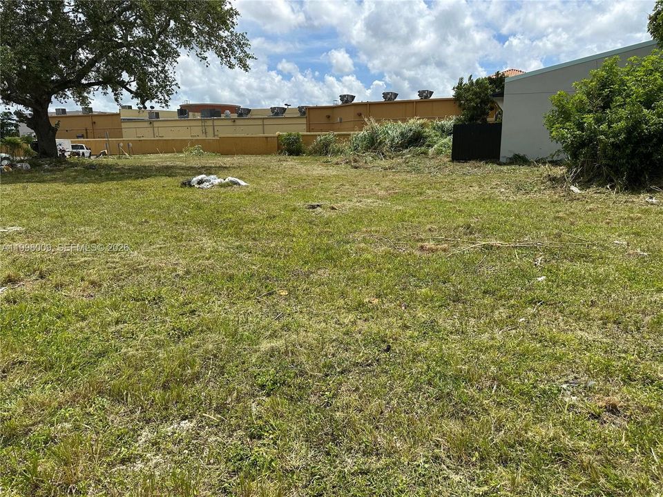 En Venta: $1,250,000 (1.02 acres)