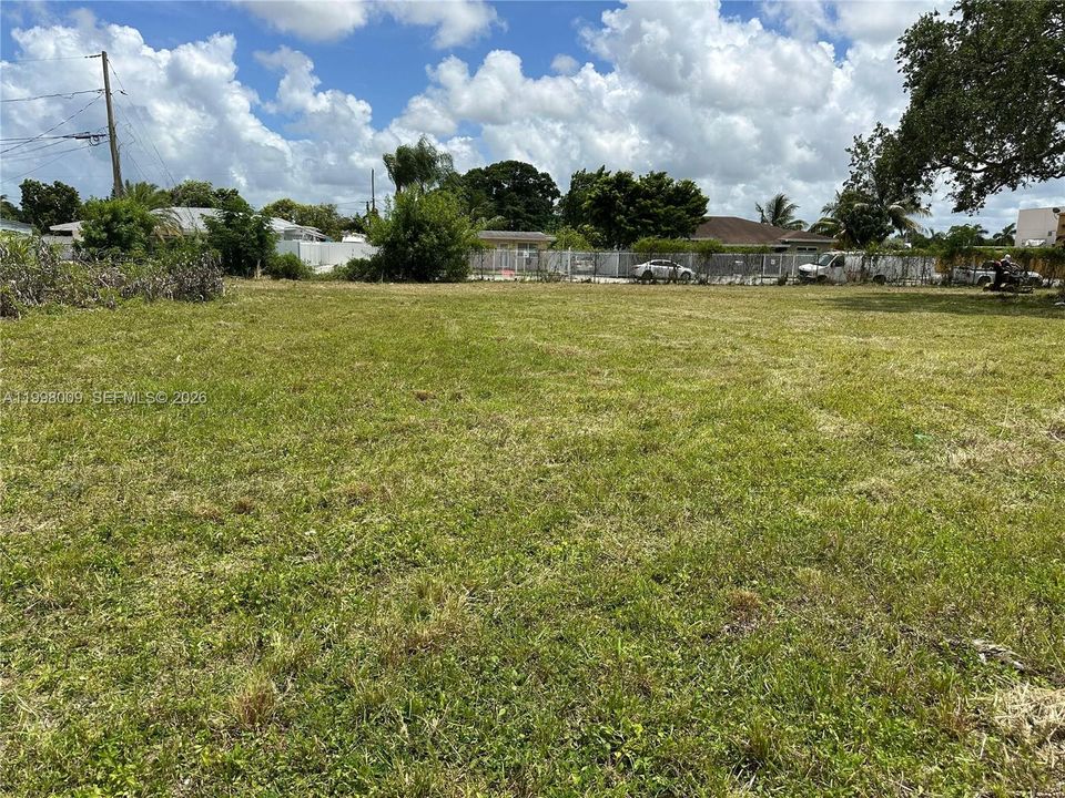 En Venta: $1,250,000 (1.02 acres)