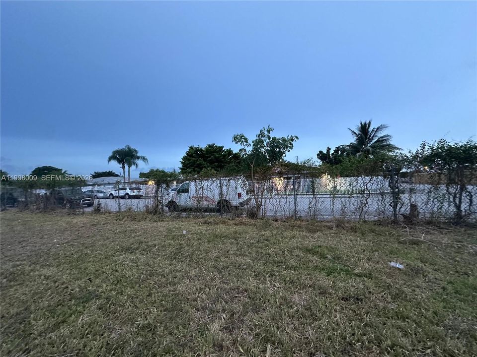 En Venta: $1,250,000 (1.02 acres)