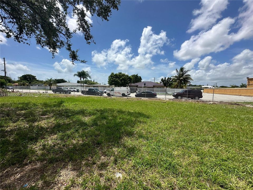 En Venta: $1,250,000 (1.02 acres)