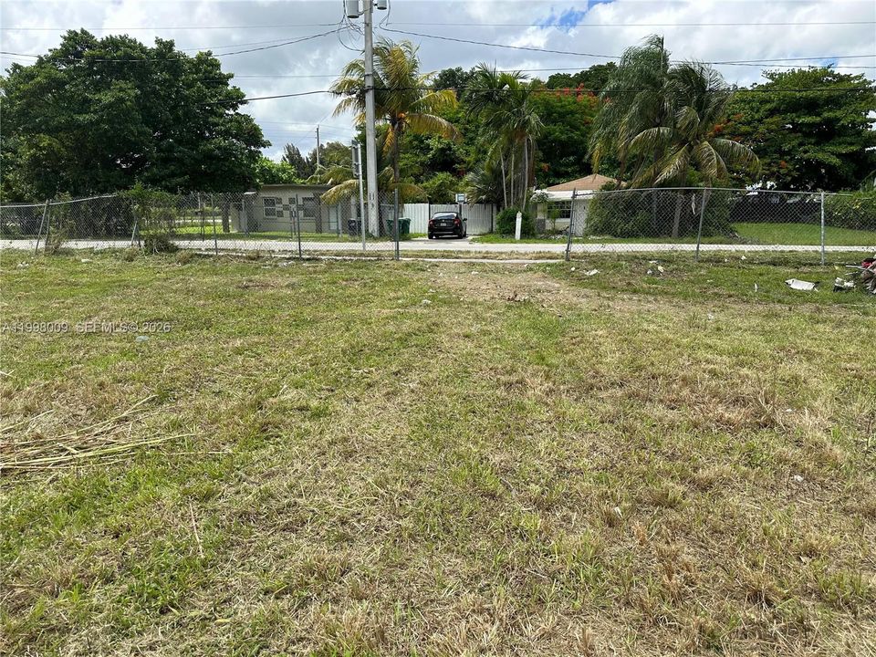 En Venta: $1,250,000 (1.02 acres)