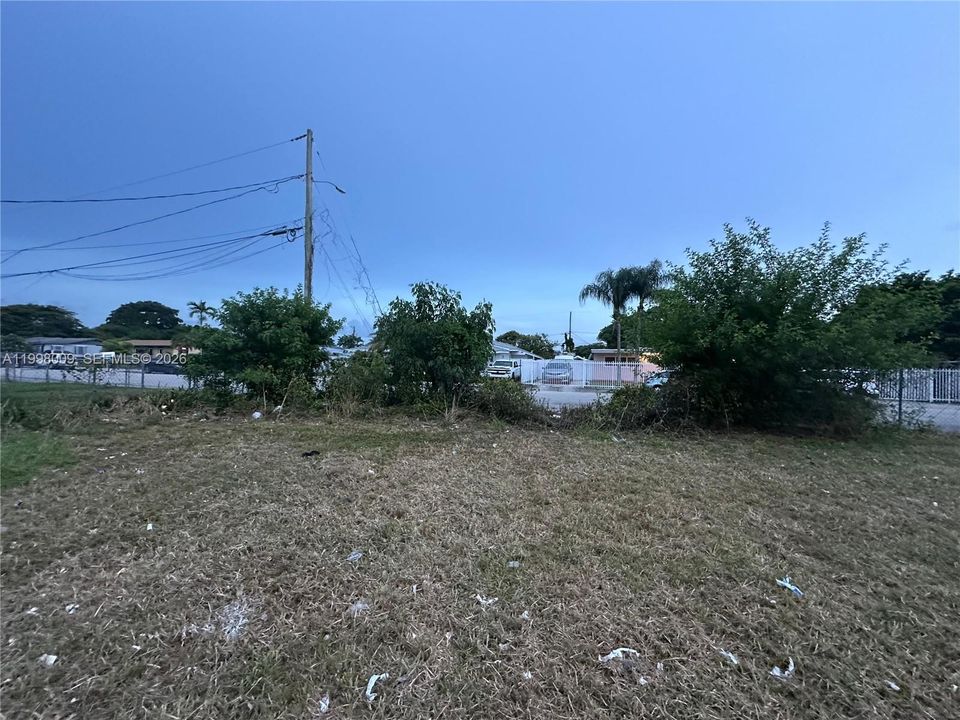 En Venta: $1,250,000 (1.02 acres)