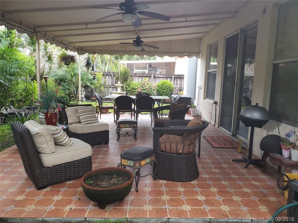 En Renta: $1,599 (1 camas, 1 baños, 1819 Pies cuadrados)