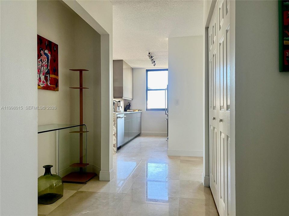В аренду: $3,500 (2 спален, 2 ванн, 1075 Квадратных фут)