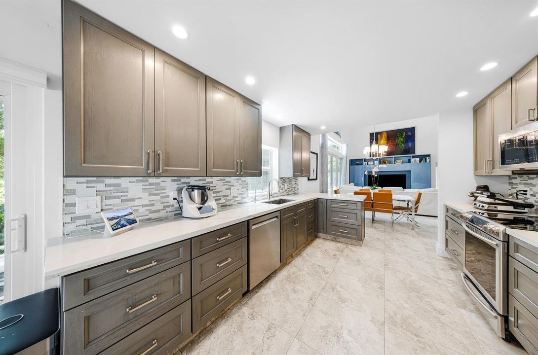 3630 Dunes Vista Dr-Pompano Beach, Valen