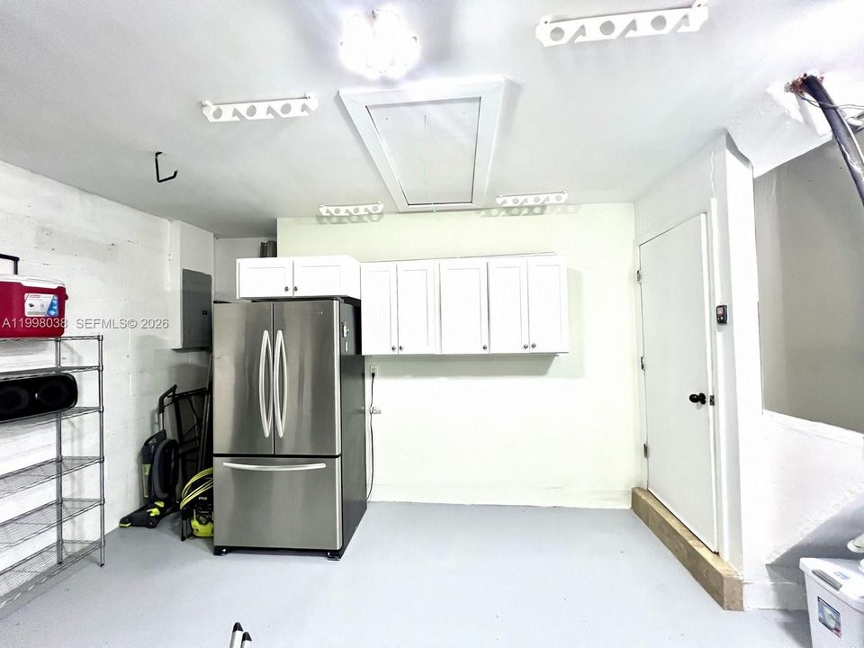 Под контрактом: $2,990 (3 спален, 2 ванн, 1317 Квадратных фут)