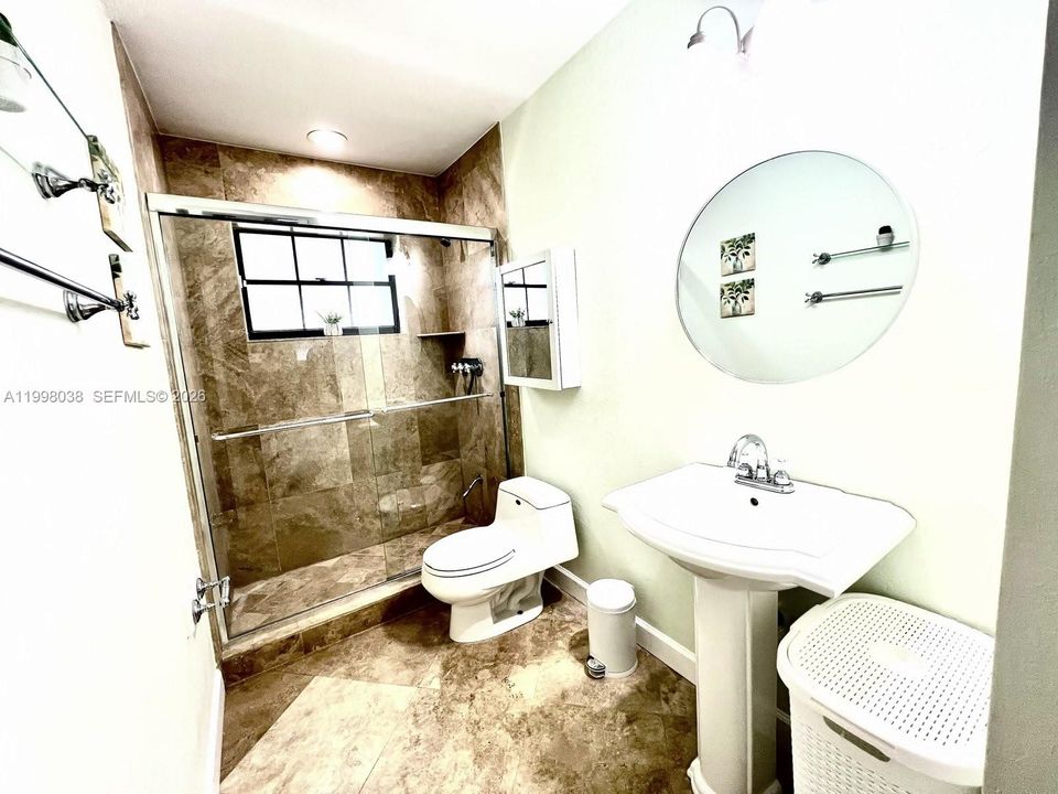 Под контрактом: $2,990 (3 спален, 2 ванн, 1317 Квадратных фут)