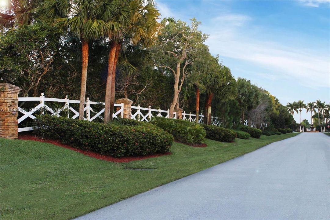 En Venta: $7,500,000 (5.00 acres)