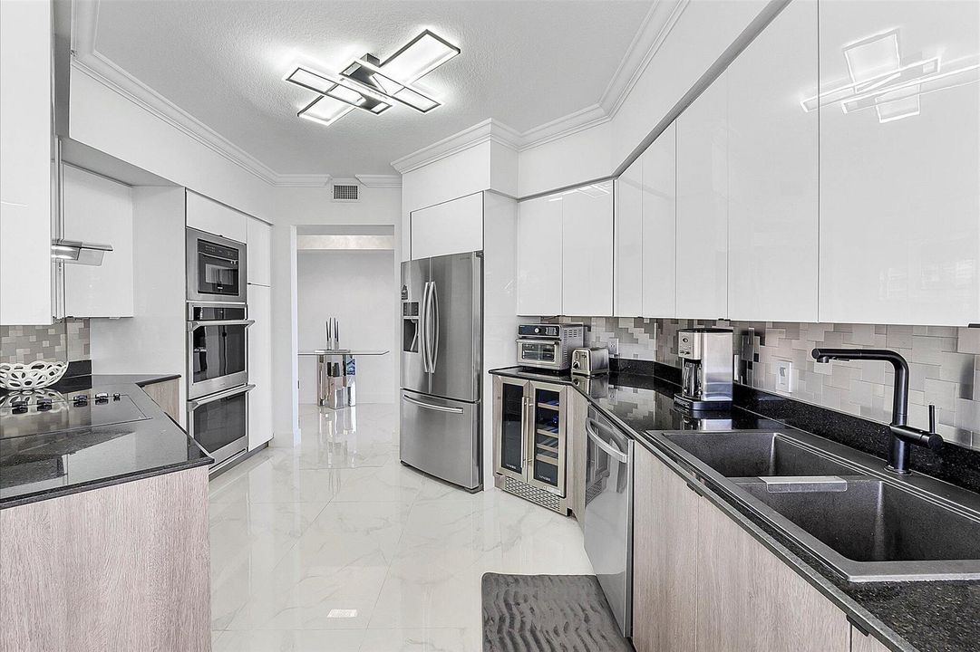 048-3100 N Ocean Blvd u601_016