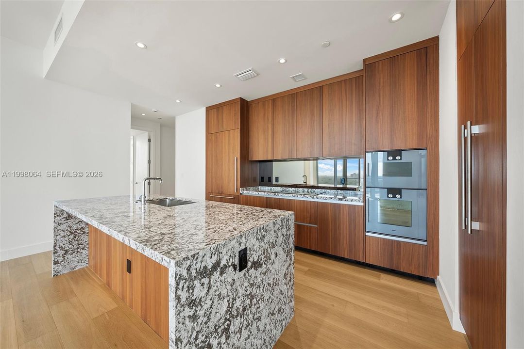 For Sale: $4,280,000 (3 beds, 3 baths, 1946 Square Feet)