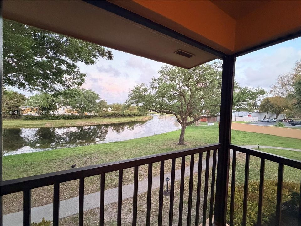 Recently Rented: $2,399 (2 beds, 1 baths, 850 Square Feet)