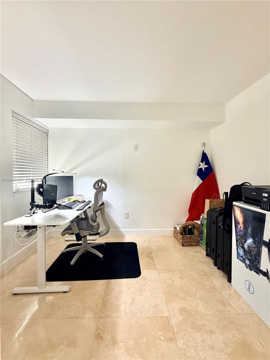 Recently Rented: $2,399 (2 beds, 1 baths, 850 Square Feet)