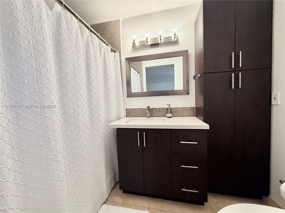 Recently Rented: $2,399 (2 beds, 1 baths, 850 Square Feet)