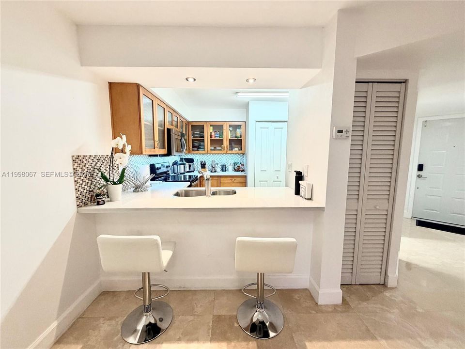 Recently Rented: $2,399 (2 beds, 1 baths, 850 Square Feet)