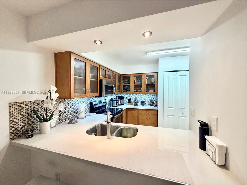 Recently Rented: $2,399 (2 beds, 1 baths, 850 Square Feet)