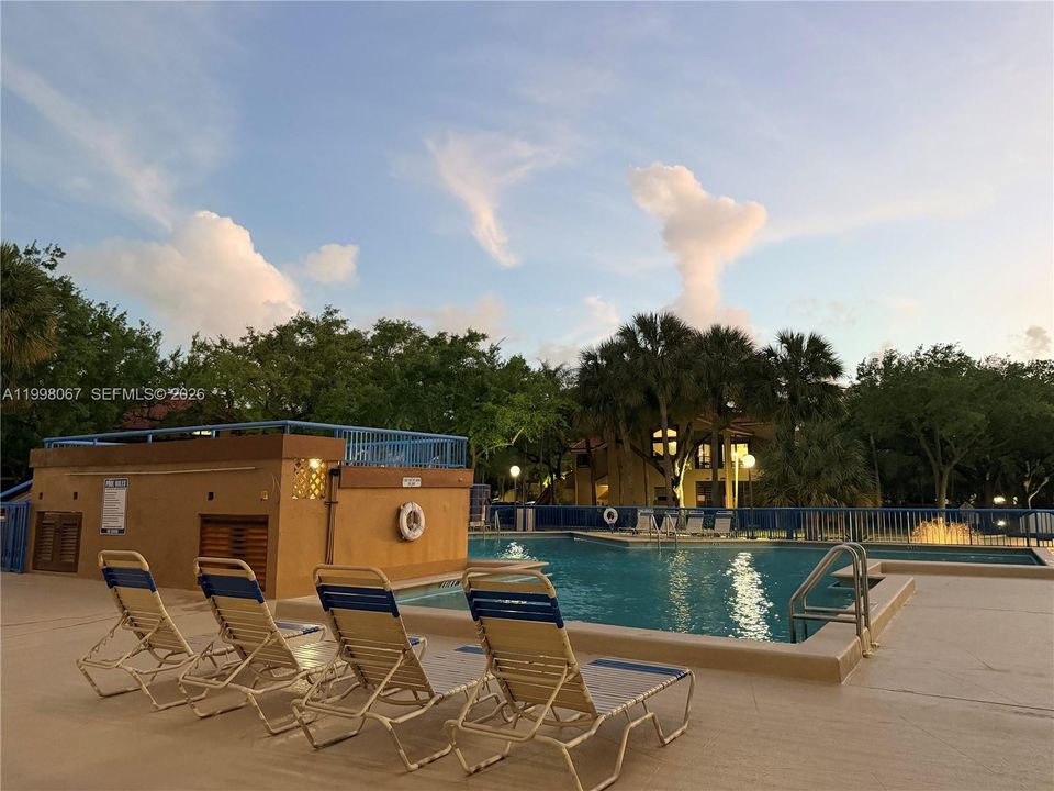 Recently Rented: $2,399 (2 beds, 1 baths, 850 Square Feet)