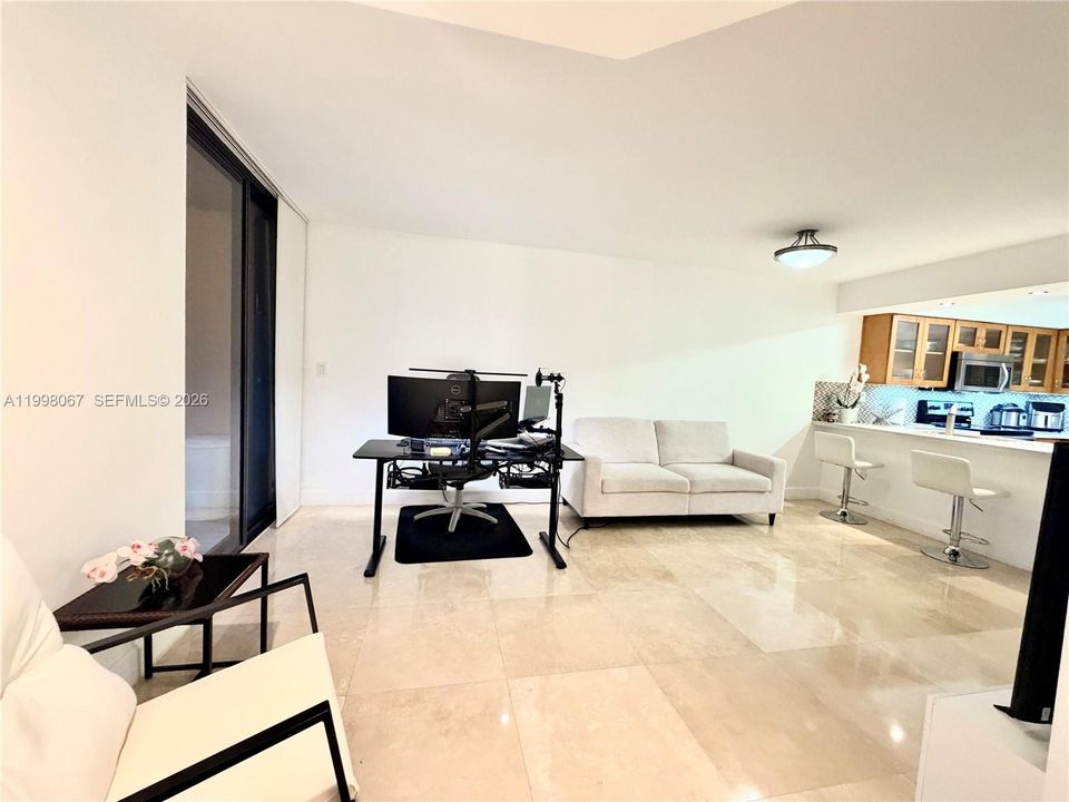 Recently Rented: $2,399 (2 beds, 1 baths, 850 Square Feet)