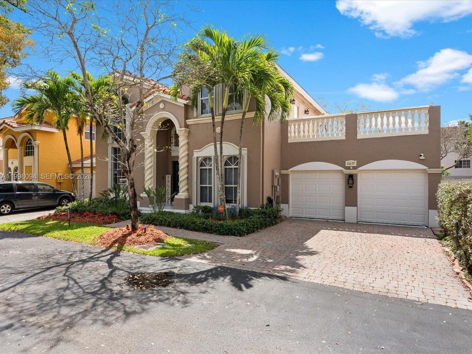 Activo con contrato: $850,000 (3 camas, 2 baños, 2210 Pies cuadrados)