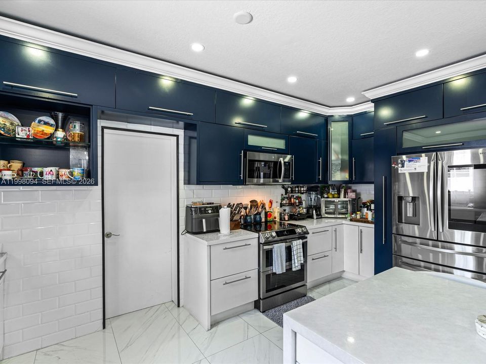 Activo con contrato: $850,000 (3 camas, 2 baños, 2210 Pies cuadrados)