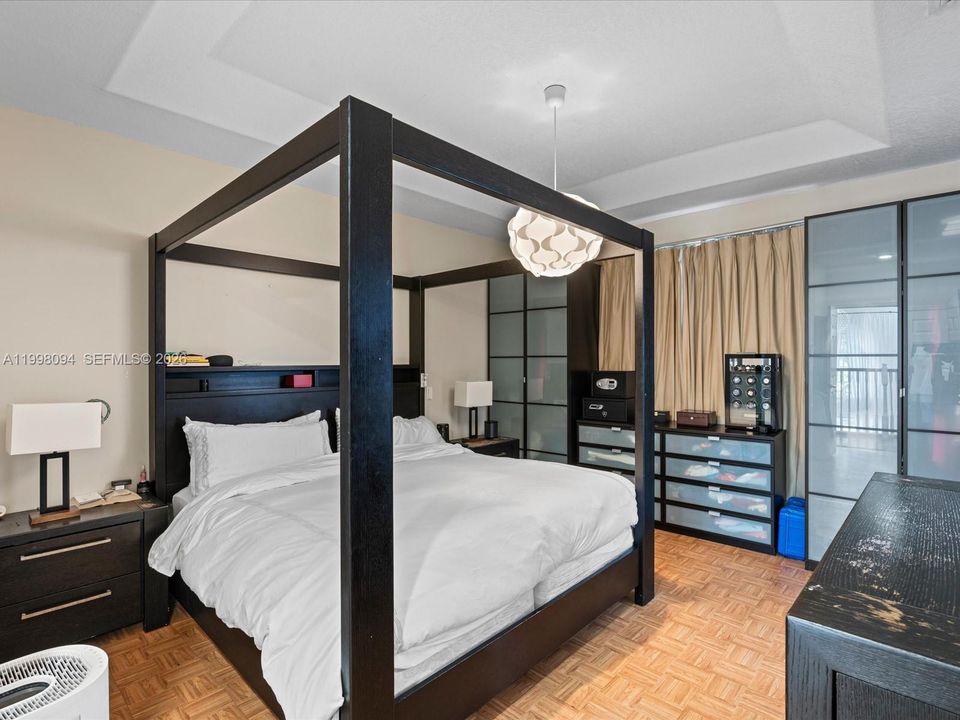 Activo con contrato: $850,000 (3 camas, 2 baños, 2210 Pies cuadrados)