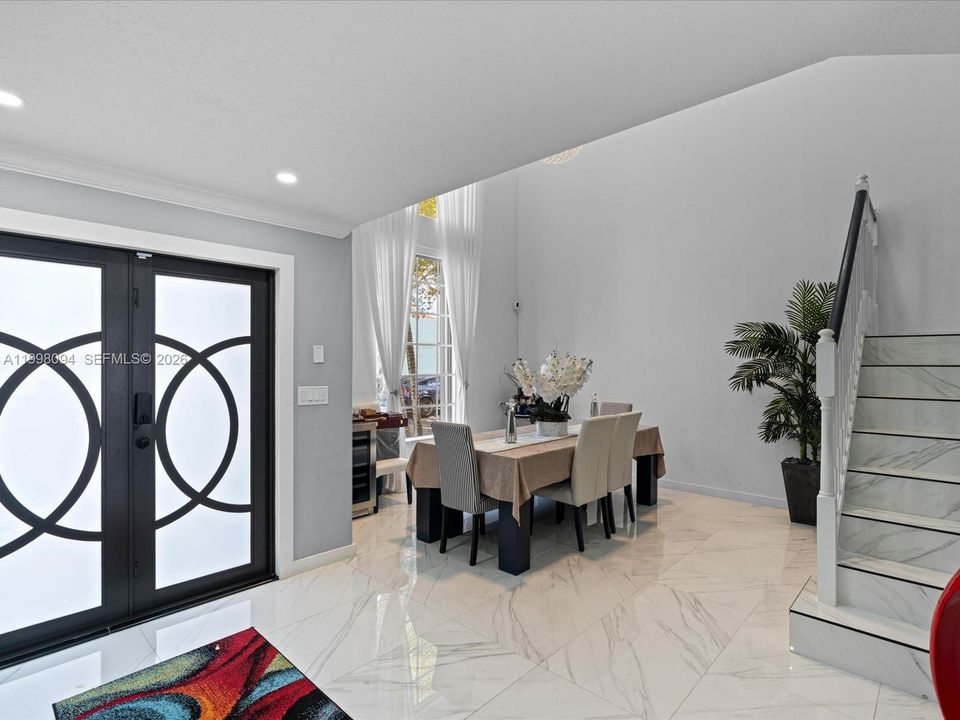 Activo con contrato: $850,000 (3 camas, 2 baños, 2210 Pies cuadrados)
