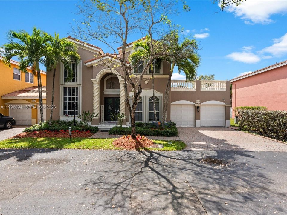 Activo con contrato: $850,000 (3 camas, 2 baños, 2210 Pies cuadrados)