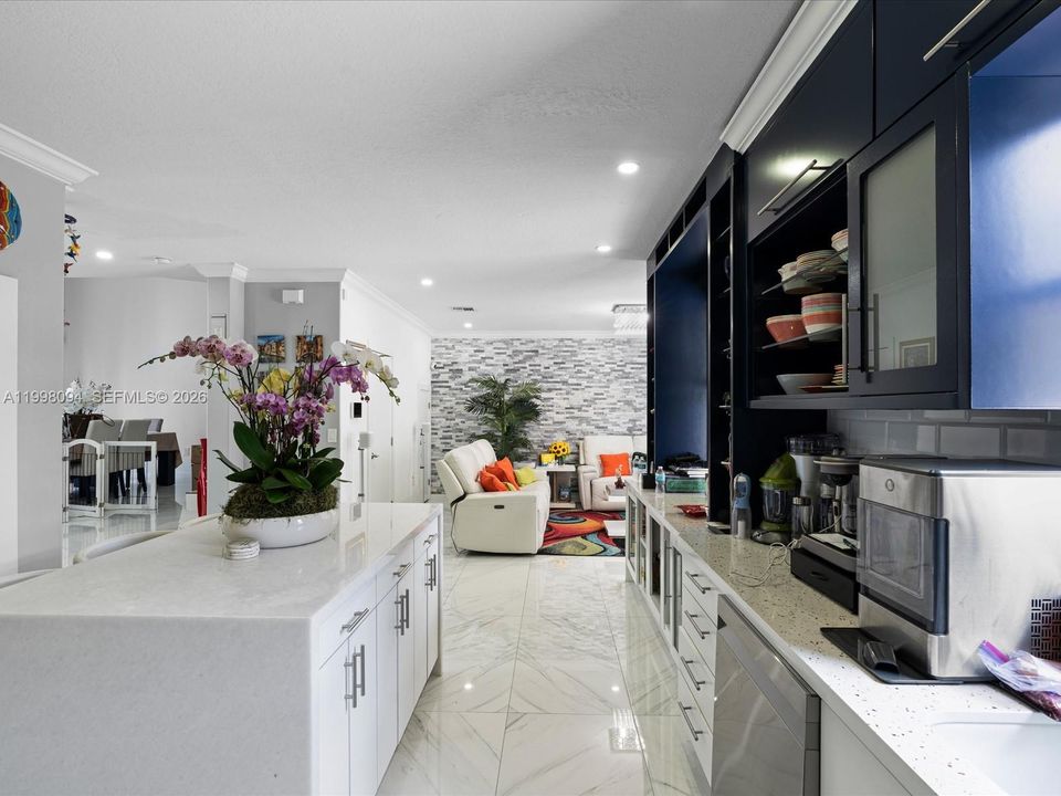 Activo con contrato: $850,000 (3 camas, 2 baños, 2210 Pies cuadrados)